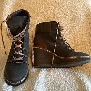 See By Chloe - Stylish Black and Brown Women's Wedge Boots